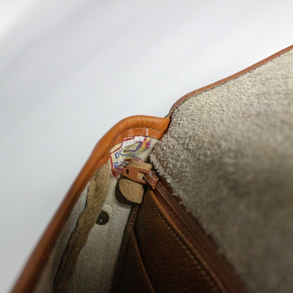 *SOLD* Dooney and Bourke Small Crossbody Bag - Picture 2 of 7